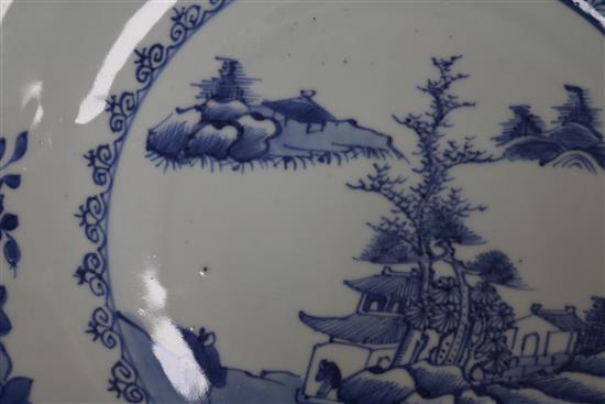 Five Chinese blue and white plates diameter 29cm